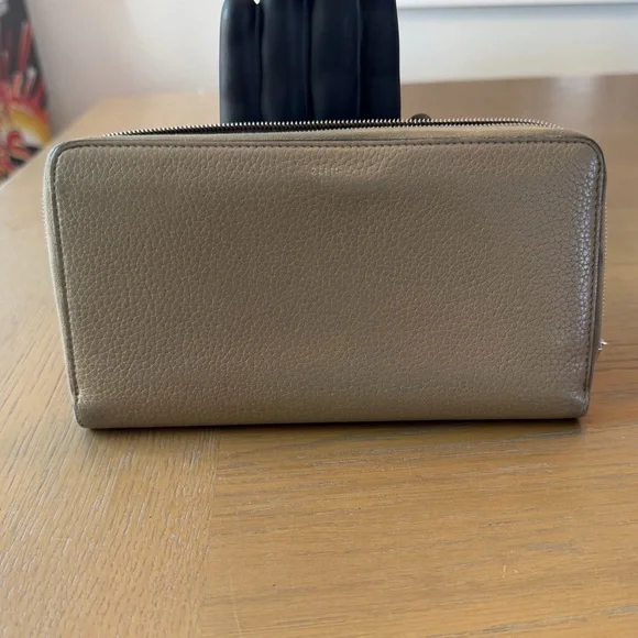 Louis Vuitton- Burberrys-Celine wallets - Picture 11 of 16